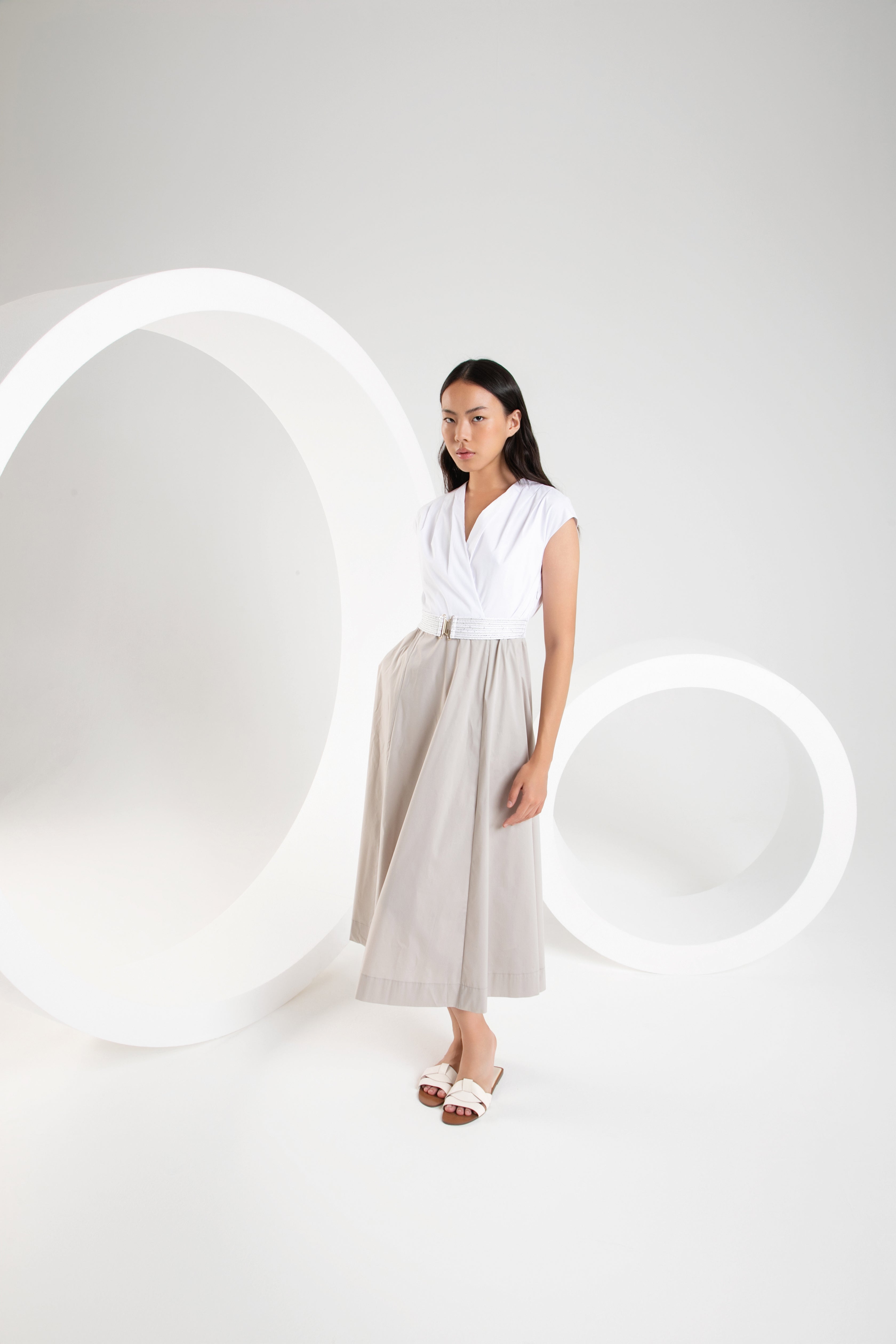 Vestido midi con cinturón