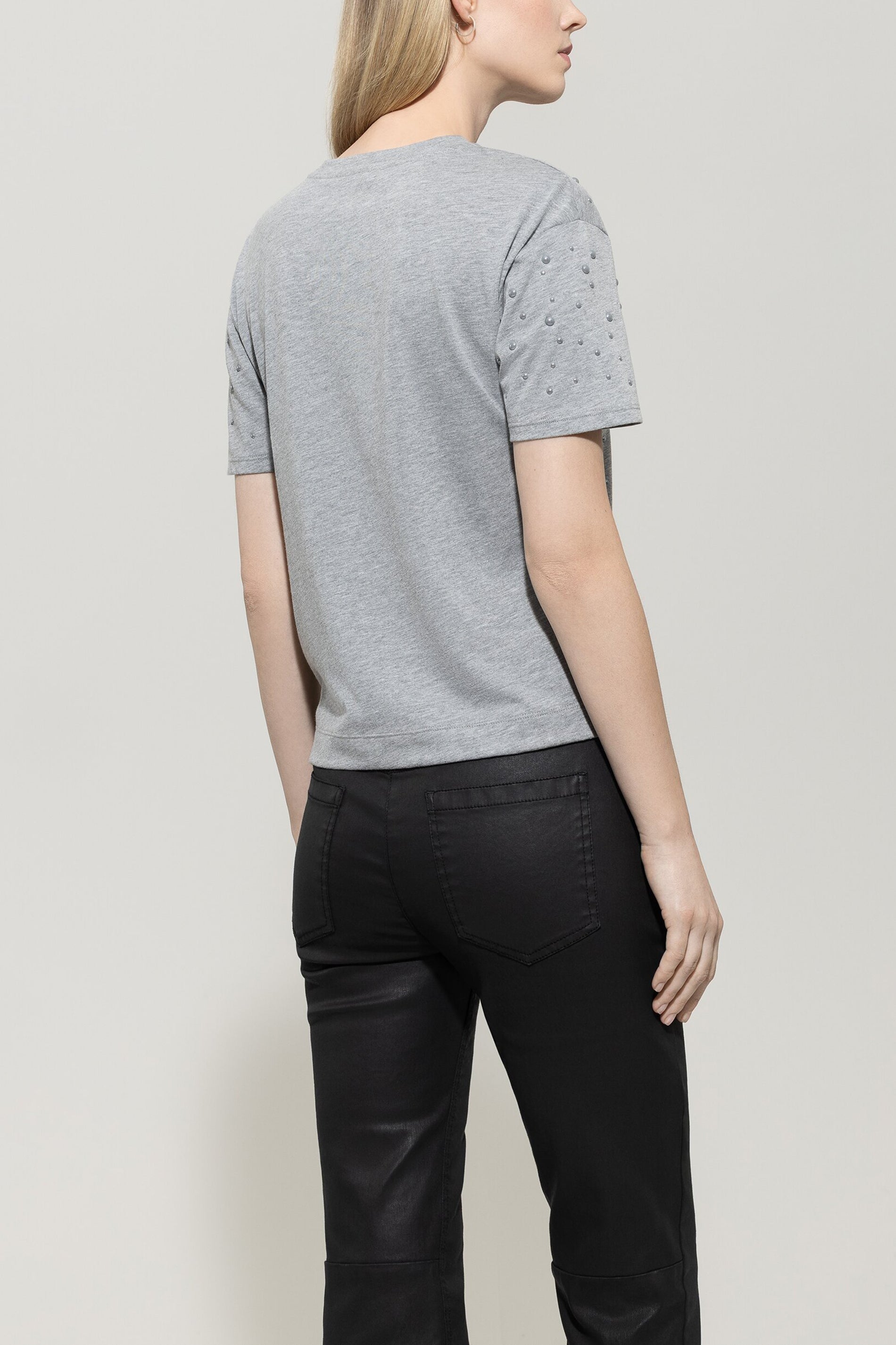 Camiseta con perlas