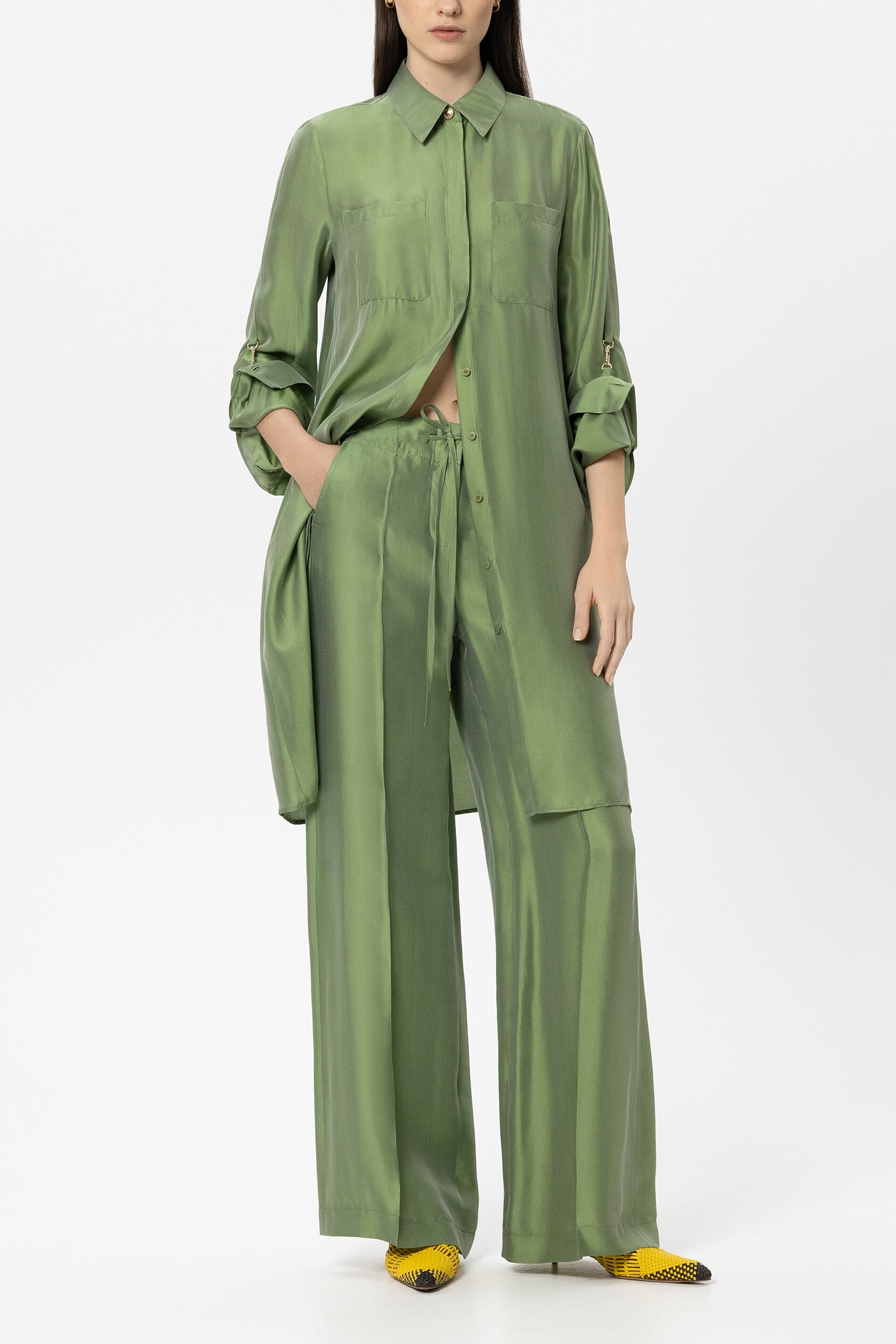 Pantalón fluido con bolsillos