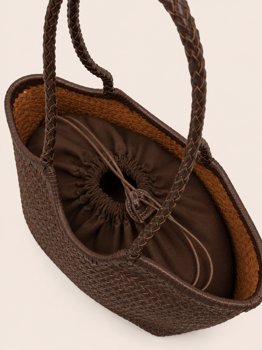 Bolso trenzado de piel