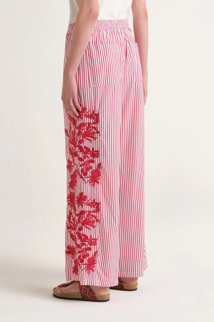 Pantalón rayado estampado